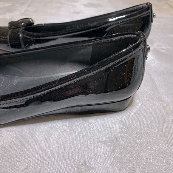 Stuart Weitzman Flats Buckle Toe Black Patent Leather Sz 9 some light toe scuff - Picture 5 of 7